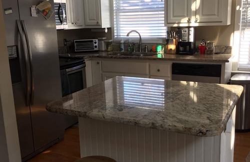 Southmont House | Cozy 2 Bed 2 Bath waterfront cottage on beautiful High Rock Lake- fully updated