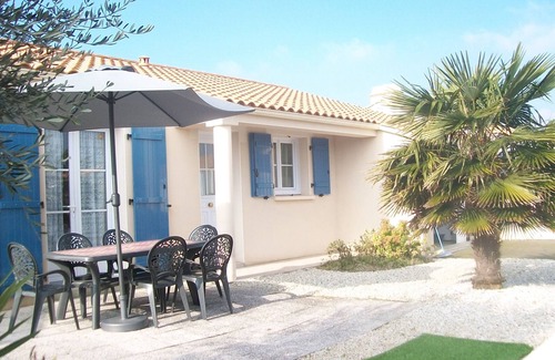 Bretignolles-sur-Mer House | Cozy 2-Bedroom House Near Beach with Enclosed Garden & Pet-Friendly