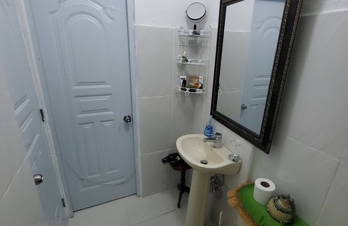 Villa Mella Apartment | Cozy 2 bedroom apt 5 min to subway | Hot water!