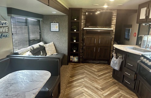 Port Bolivar House | Cozy 2-bedroom RV ACROSS FROM THE BEACH in Terrific Bolivar Peninsula w/WiFi, AC