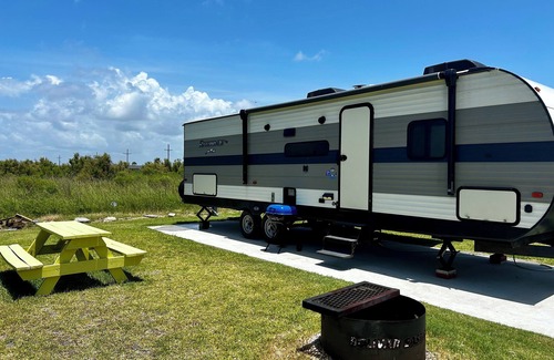 Port Bolivar House | Cozy 2-bedroom RV ACROSS FROM THE BEACH in Terrific Bolivar Peninsula w/WiFi, AC