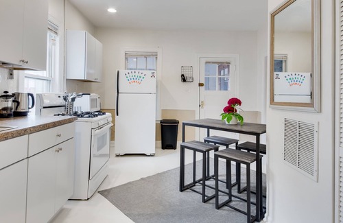 Bridgeport Apartment | Cozy 2 Bedroom 1 Bath. Centrally located with shared porch