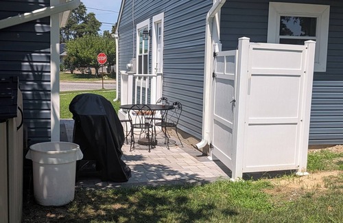 North Cape May House | Cozy 2-bedroom 1 bath cottage in charming North Cape May. Short walk to the bay.