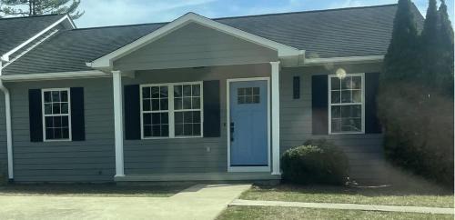 Hendersonville House | Cozy 2 bedroom 2 bath getaway Villa