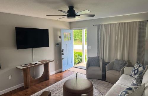 Hendersonville House | Cozy 2 bedroom 2 bath getaway Villa