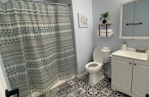 Bodfish House | Cozy 2-bedroom 2-bath fully remodeled with great backyard with a view!