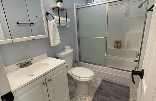 Bodfish House | Cozy 2-bedroom 2-bath fully remodeled with great backyard with a view!