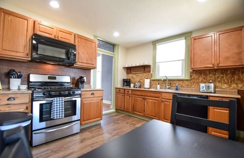 South Park House | Cozy 2 Bedroom Abode in Historical South Park