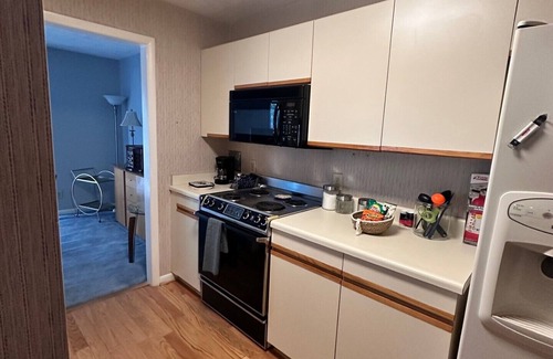 Westover Apartment | Cozy 2-bedroom apartment in charming Fayetteville with AC, WiFi