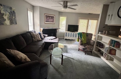 Westover Apartment | Cozy 2-bedroom apartment in charming Fayetteville with AC, WiFi