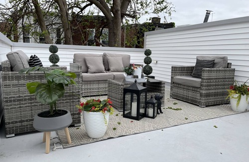 West Philadelphia Apartment | Cozy 2 bedroom apartment W/walkout deck!