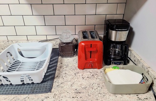 Lexington Apartment | Cozy 2-bedroom apartment with WiFi, AC, walk to UK Campus/Hospital, near St. Joe