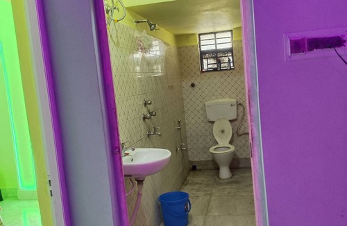 Behala Apartment | Cozy 2-bedroom apartment with WiFi, AC in enjoyable Kolkata