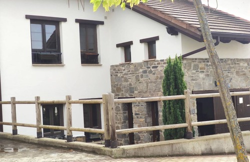Badaguas Apartment | Cozy 2-Bedroom Apartment with Sofa Bed Near Jaca - Sleeps 6