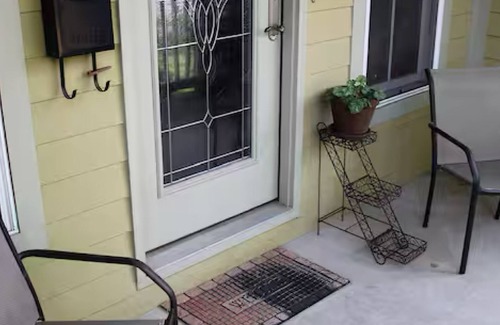 Paducah House | Cozy 2-bedroom bungalow in Historic Lower Town Paducah with AC, WiFi