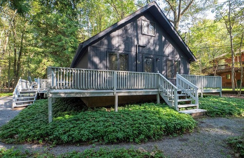Albrightsville Cabin | Cozy 2-bedroom cabin located in the heart of the Poconos!