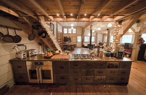 South Londonderry Cabin | Cozy 2-bedroom cabin in enjoyable Londonderry with AC with hot tub and sauna