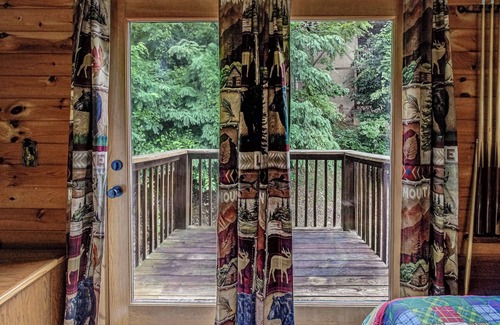 Sevierville Cabin | Cozy 2-bedroom cabin in welcoming lake Douglas, Sevierville near Pigeon Forge