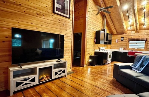 Twain Harte Cabin | Cozy 2-bedroom cabin in adorable Twain Harte with WiFi, AC