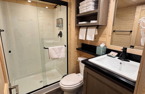 Moab South Valley Cabin | Cozy 2-bedroom cabin #107 in beautiful Moab with AC, WiFi