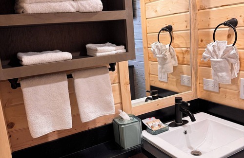 Moab South Valley Cabin | Cozy 2-bedroom cabin #107 in beautiful Moab with AC, WiFi