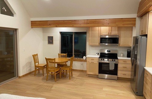 Ronald Cabin | Cozy 2-bedroom cabin in charming Ronald with WiFi, AC