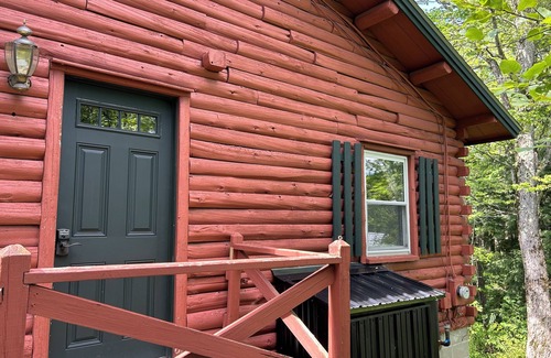 West Dover Cabin | Cozy 2-bedroom cabin near Mount Snow 3 min drive