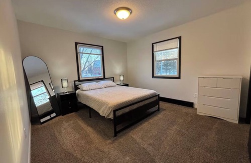 Grand Forks Condo | Cozy 2-bedroom condo with WiFi, AC in welcoming Grand Forks
