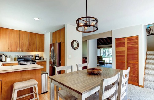Sunriver Condo | Cozy 2-bedroom condo with WiFi and AC in charming Sunriver