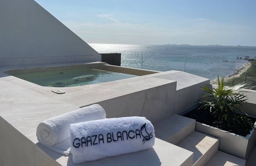 Playa Mujeres Condo | Cozy 2-bedroom condo with AC and fitness room in beautiful Cancún