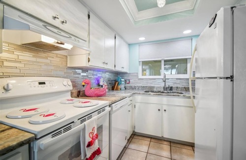 Hudson Condo | Cozy 2-bedroom condo with heated pool, fitness room, game room, Gulf Front