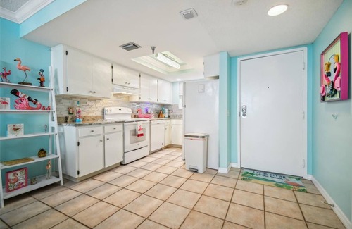 Hudson Condo | Cozy 2-bedroom condo with heated pool, fitness room, game room, Gulf Front