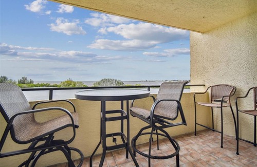 Hudson Condo | Cozy 2-bedroom condo with heated pool, fitness room, game room, Gulf Front