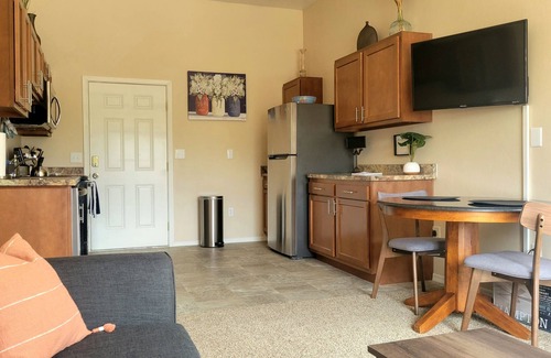 Ranchos De La Canada House | Cozy 2-bedroom guesthouse with dedicated workspace