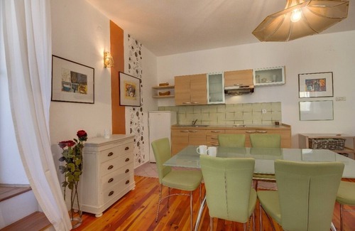 Cove Murtar Apartment | Cozy 2-Bedroom Haven, Perfect for Four