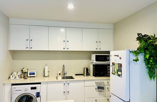 Silverdale House | Cozy 2-bedroom home in Central Millwater with WiFi