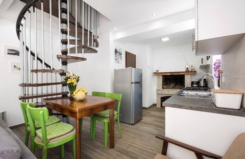 Cove Murtar Villa | Cozy 2-Bedroom House for 4 - Pet-friendly with Comfortable Living Space