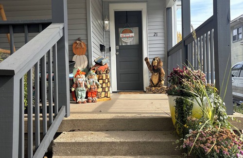 Terre Haute House | Cozy 2-bedroom house conveniently located to all Terre Haute has to offer.