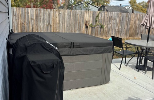 Terre Haute House | Cozy 2-bedroom house conveniently located to all Terre Haute has to offer.