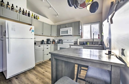 West University House | Cozy 2-bedroom house in Reno near UNR - Sleeps 7