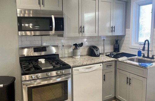 Bausman House | Cozy 2-bedroom house in Lancaster - Minutes to center city