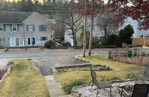 Bausman House | Cozy 2-bedroom house in Lancaster - Minutes to center city