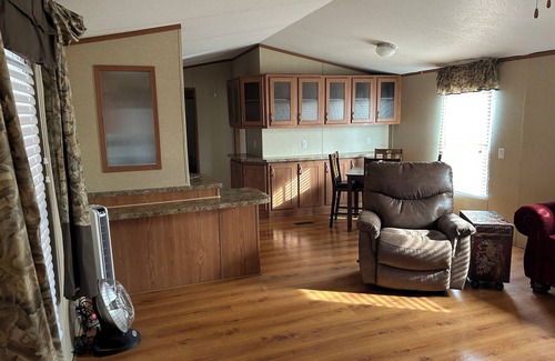 Freedom House | Cozy 2-bedroom Mobile Home in Freedom, OK