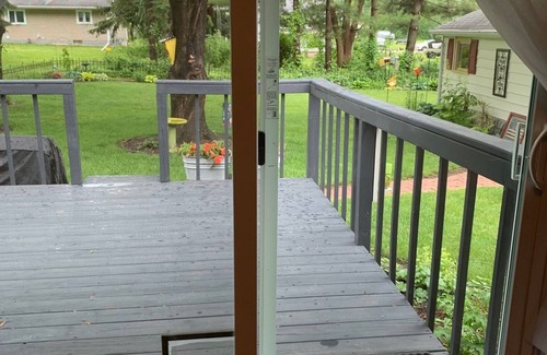 Berlin House | Cozy 2 bedroom, non smoking home 20 minutes from EAA! Pet friendly.