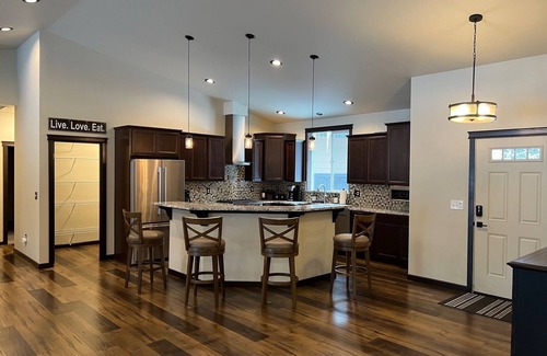Cle Elum House | Cozy 2+ bedroom riverfront house in tranquil Cle Elum. Your home away from home.