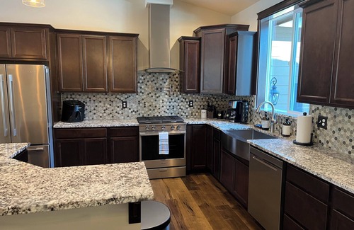Cle Elum House | Cozy 2+ bedroom riverfront house in tranquil Cle Elum. Your home away from home.