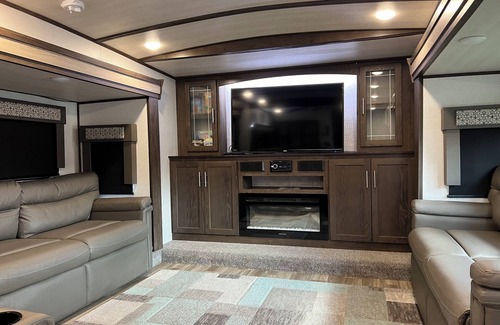 Corinth House | Cozy 2-bedroom RV 10 miles south of The Ark Encounter