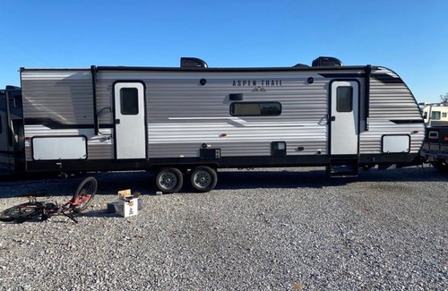 Florence RV Rental | Cozy 2-bedroom RV in a pleasant campground in brilliant Florence with AC, WiFi.