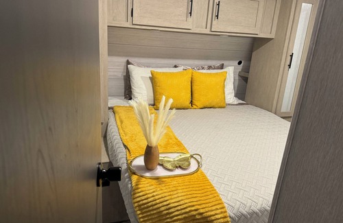 Las Vegas House | Cozy 2-bedroom RV in fabulous Las Vegas Close to downtown with WiFi and A/C