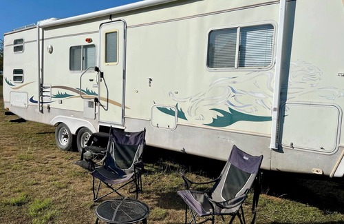 Wheatland House | Cozy 2-bedroom RV in tranquil Tuttle with AC, WiFi